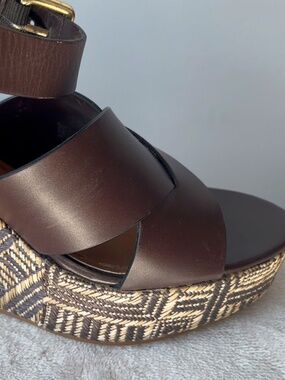 Tahari Stevie Dark Chocolate Leather Wedge Sandals Size 9